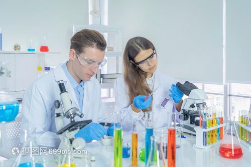 西方科學(xué)夫婦的探索 實(shí)驗(yàn)室中的共生疫苗研發(fā)之路